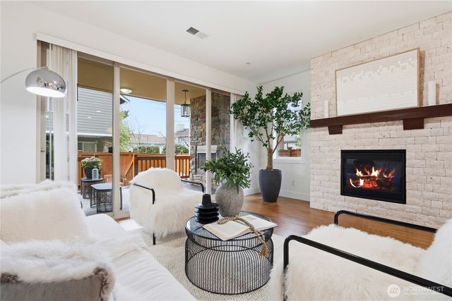 8415 NE 151st Place, Kenmore, WA 98028