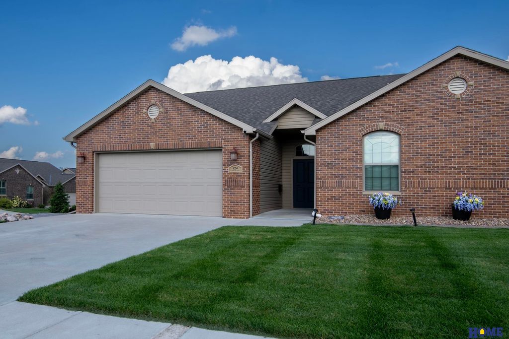124 S 91st Street, Lincoln, NE 68520