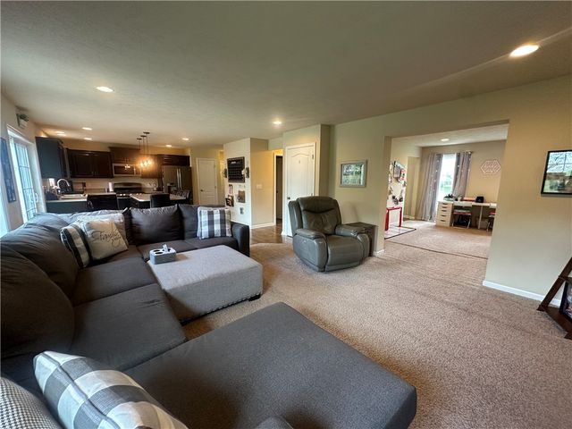 113 Oakwood Drive, Oakland Twp, PA 16002