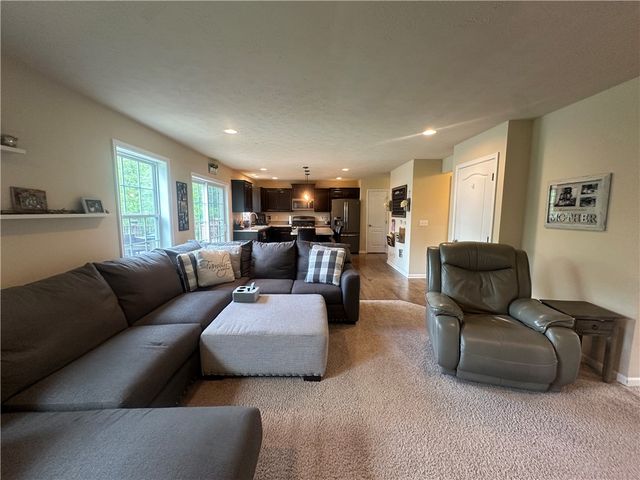 113 Oakwood Drive, Oakland Twp, PA 16002