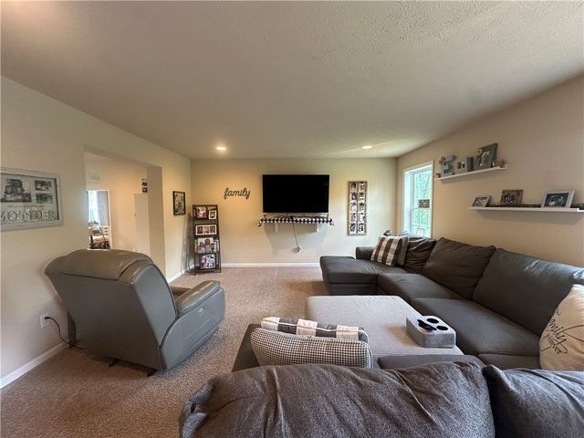 113 Oakwood Drive, Oakland Twp, PA 16002