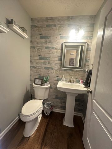 113 Oakwood Drive, Oakland Twp, PA 16002