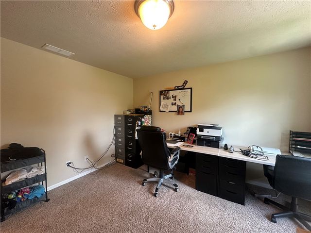 113 Oakwood Drive, Oakland Twp, PA 16002