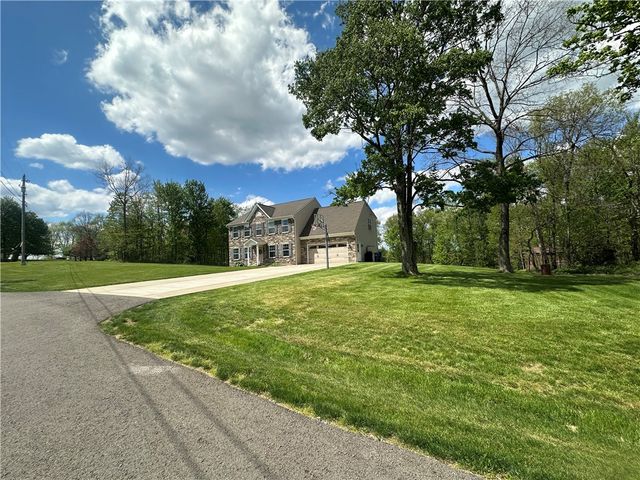 113 Oakwood Drive, Oakland Twp, PA 16002