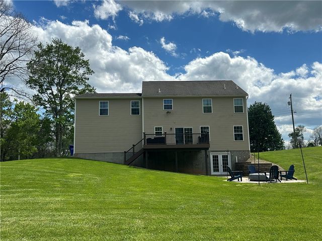 113 Oakwood Drive, Oakland Twp, PA 16002