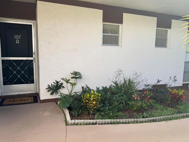 7 N Greenway Vlg Village N 107, Royal Palm Beach, FL 33411