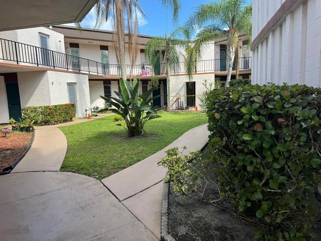 7 N Greenway Vlg Village N 107, Royal Palm Beach, FL 33411