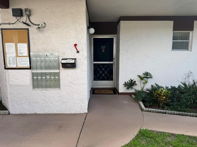 7 N Greenway Vlg Village N 107, Royal Palm Beach, FL 33411