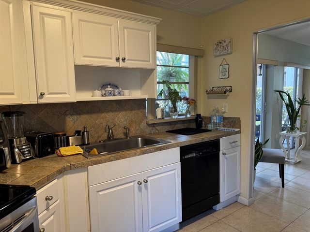 7 N Greenway Vlg Village N 107, Royal Palm Beach, FL 33411
