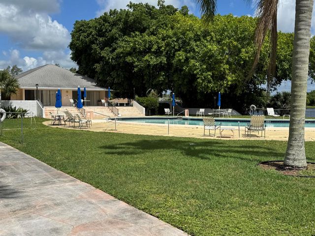 7 N Greenway Vlg Village N 107, Royal Palm Beach, FL 33411