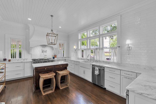 109 W Curtis Street, Simpsonville, SC 29681