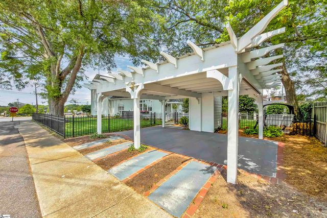 109 W Curtis Street, Simpsonville, SC 29681
