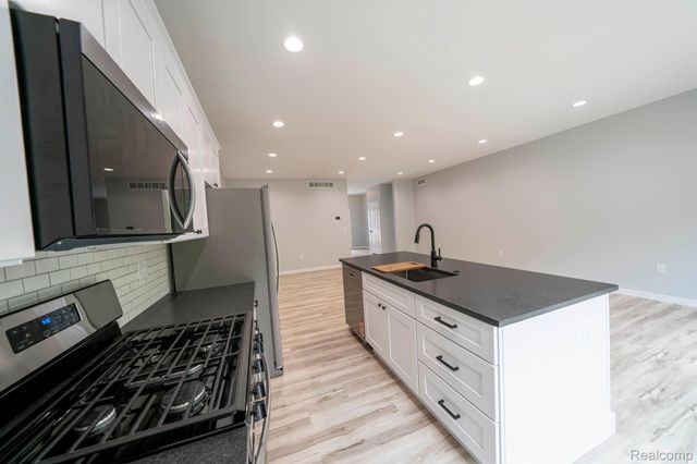 26015 E HURON RIVER Drive, Flat Rock, MI 48134