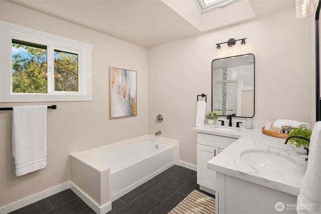 9277 Spear Place S, Seattle, WA 98118