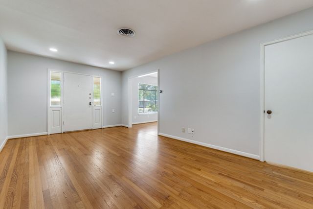 6529 Saint Moritz Avenue, Dallas, TX 75214