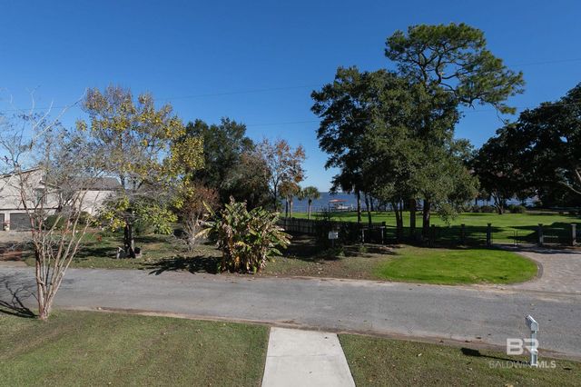 935 Paradise Beach Circle, Pensacola, FL 32506