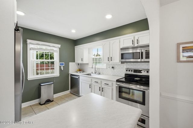 225 Monohan Dr, Louisville, KY 40207