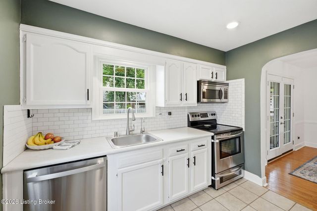 225 Monohan Dr, Louisville, KY 40207