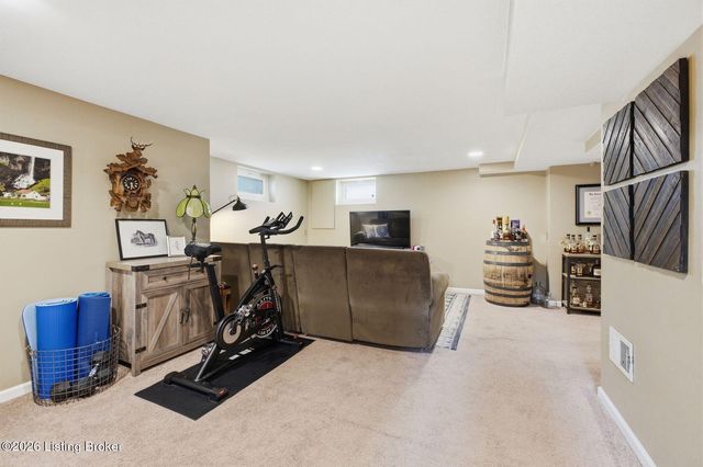 225 Monohan Dr, Louisville, KY 40207