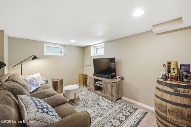 225 Monohan Dr, Louisville, KY 40207
