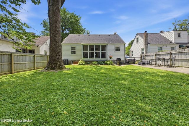 225 Monohan Dr, Louisville, KY 40207