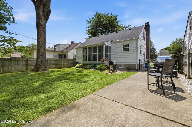 225 Monohan Dr, Louisville, KY 40207