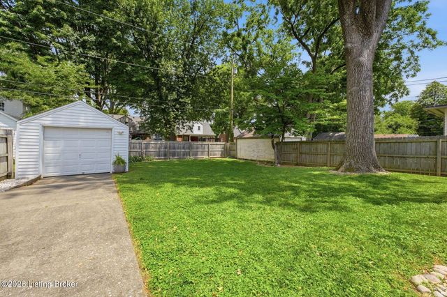 225 Monohan Dr, Louisville, KY 40207