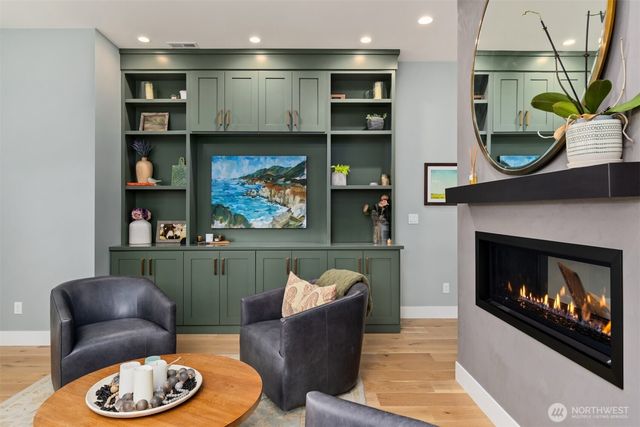 8701 NE Winslow Grove Court, Bainbridge Island, WA 98110