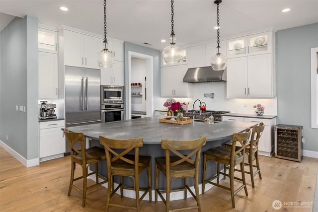 8701 NE Winslow Grove Court, Bainbridge Island, WA 98110