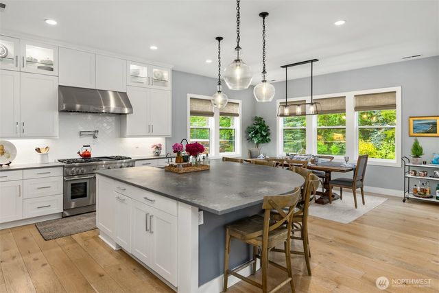 8701 NE Winslow Grove Court, Bainbridge Island, WA 98110