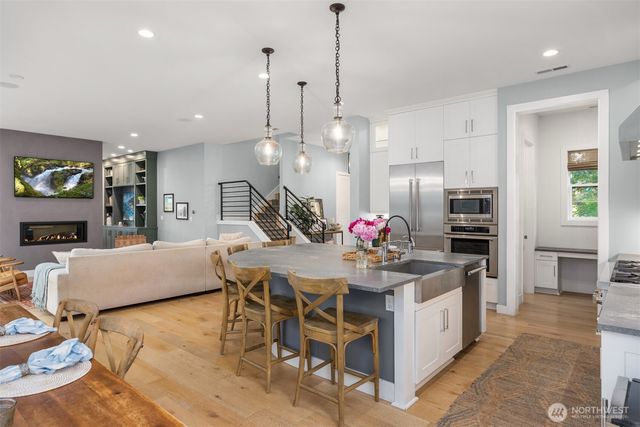 8701 NE Winslow Grove Court, Bainbridge Island, WA 98110