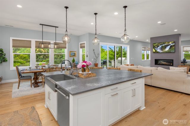8701 NE Winslow Grove Court, Bainbridge Island, WA 98110