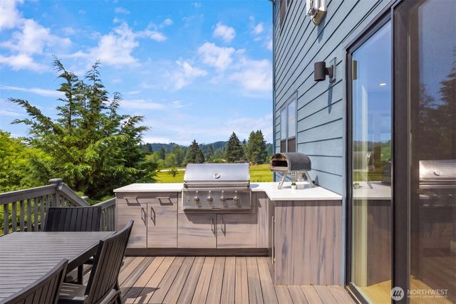 8701 NE Winslow Grove Court, Bainbridge Island, WA 98110
