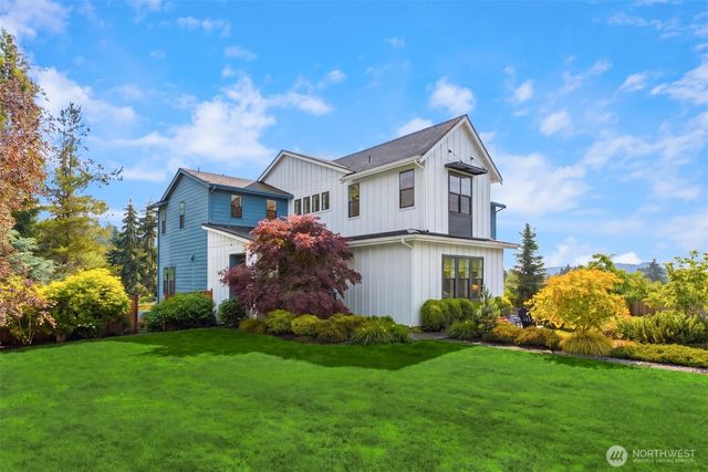 8701 NE Winslow Grove Court, Bainbridge Island, WA 98110
