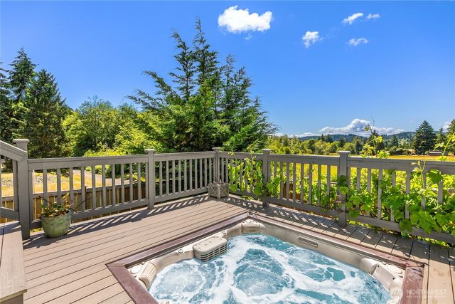 8701 NE Winslow Grove Court, Bainbridge Island, WA 98110