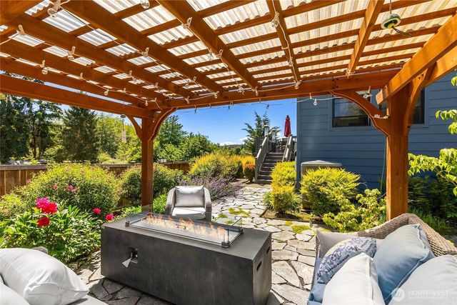 8701 NE Winslow Grove Court, Bainbridge Island, WA 98110