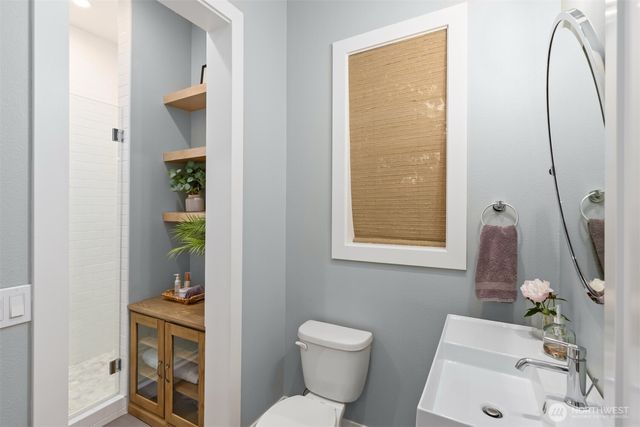 8701 NE Winslow Grove Court, Bainbridge Island, WA 98110
