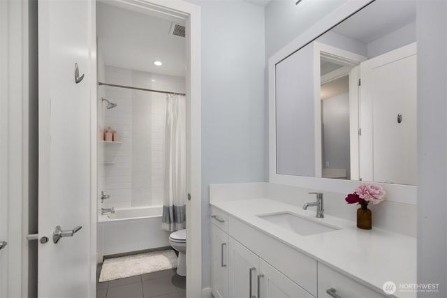 8701 NE Winslow Grove Court, Bainbridge Island, WA 98110