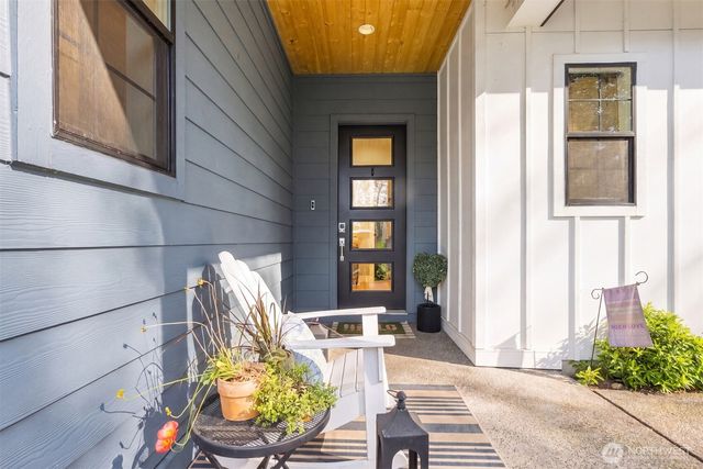 8701 NE Winslow Grove Court, Bainbridge Island, WA 98110