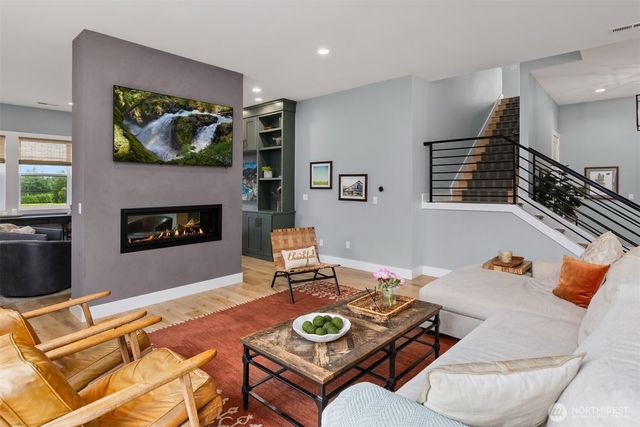 8701 NE Winslow Grove Court, Bainbridge Island, WA 98110