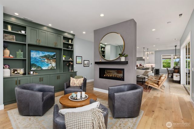 8701 NE Winslow Grove Court, Bainbridge Island, WA 98110