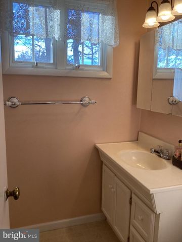 606 FAIRHILL RD, Morrisville, PA 19067