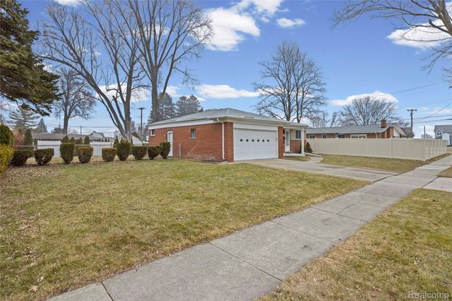 24149 Harvard Shore Drive, St. Clair Shores, MI 48082