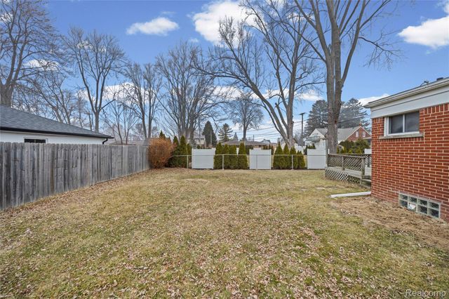 24149 Harvard Shore Drive, St. Clair Shores, MI 48082