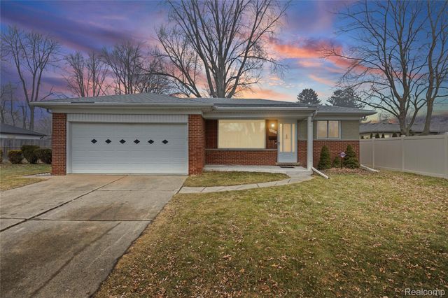 24149 Harvard Shore Drive, St. Clair Shores, MI 48082