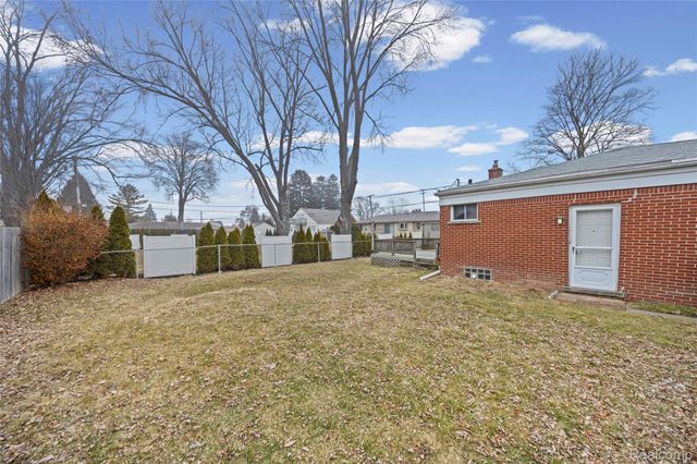 24149 Harvard Shore Drive, St. Clair Shores, MI 48082