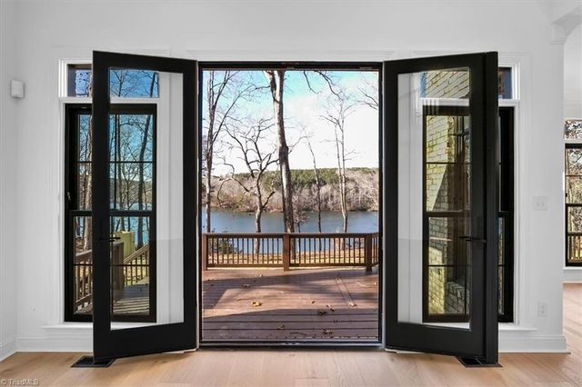 320 Lake Point Lane, Belews Creek, NC 27009