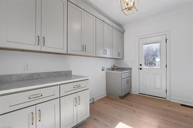 320 Lake Point Lane, Belews Creek, NC 27009