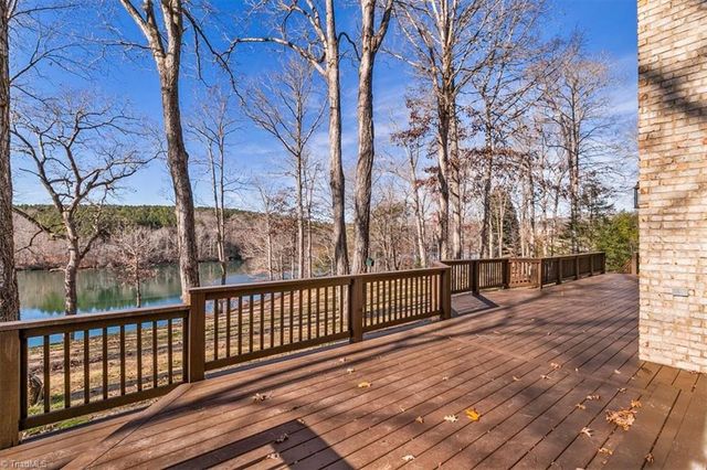 320 Lake Point Lane, Belews Creek, NC 27009