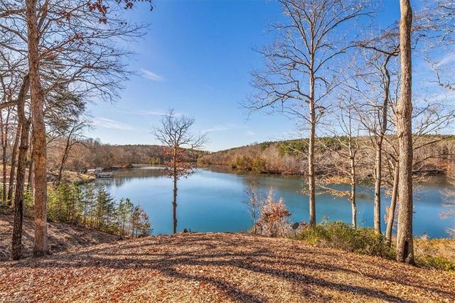 320 Lake Point Lane, Belews Creek, NC 27009